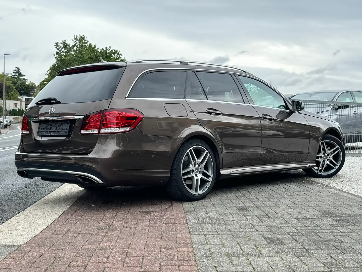 Mercedes-Benz E 350 E 350 BlueTec 4Matic 3x Amg line Totwinkelassist Brun - 2
