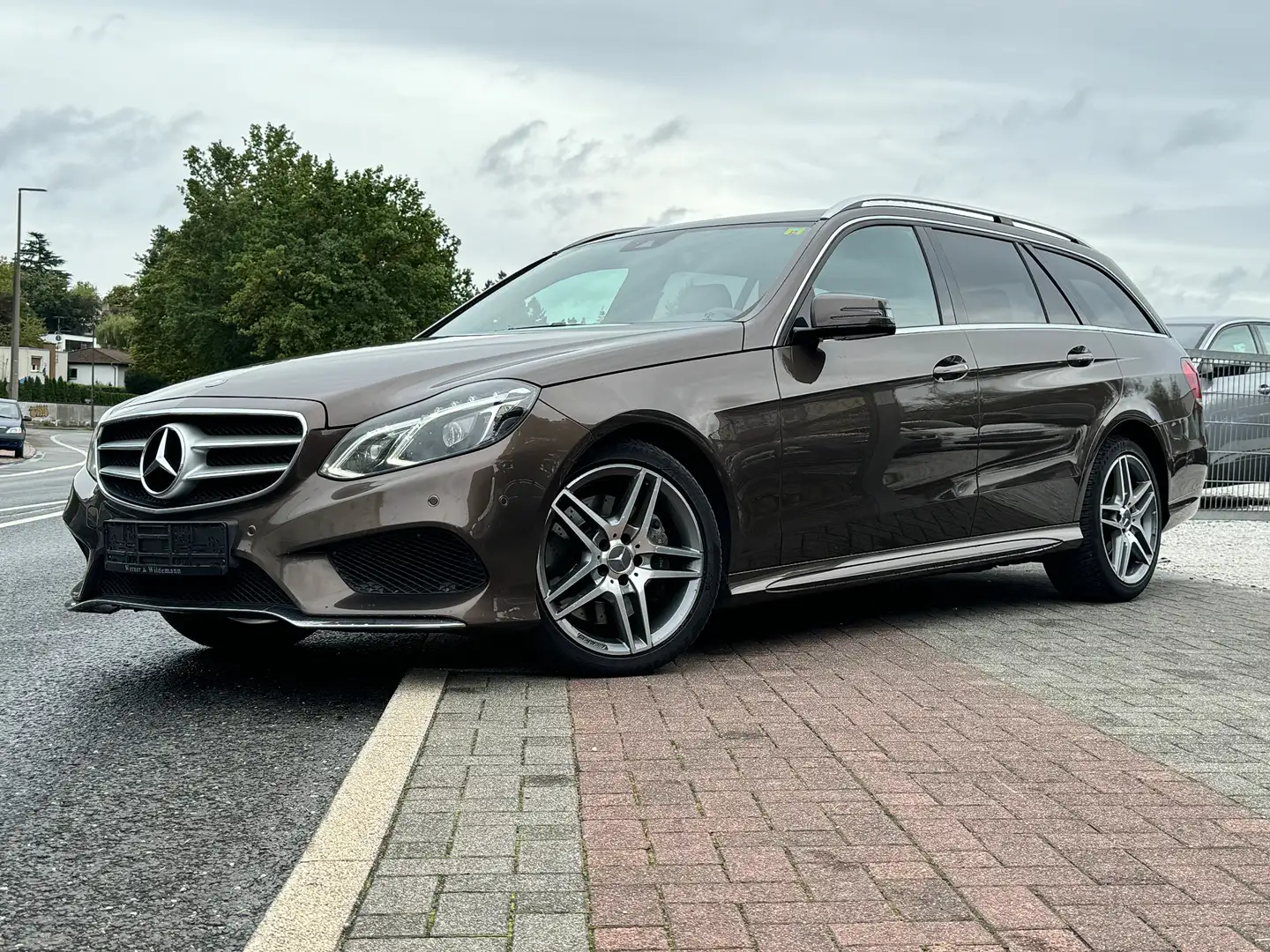 Mercedes-Benz E 350 E 350 BlueTec 4Matic 3x Amg line Totwinkelassist Brun - 1