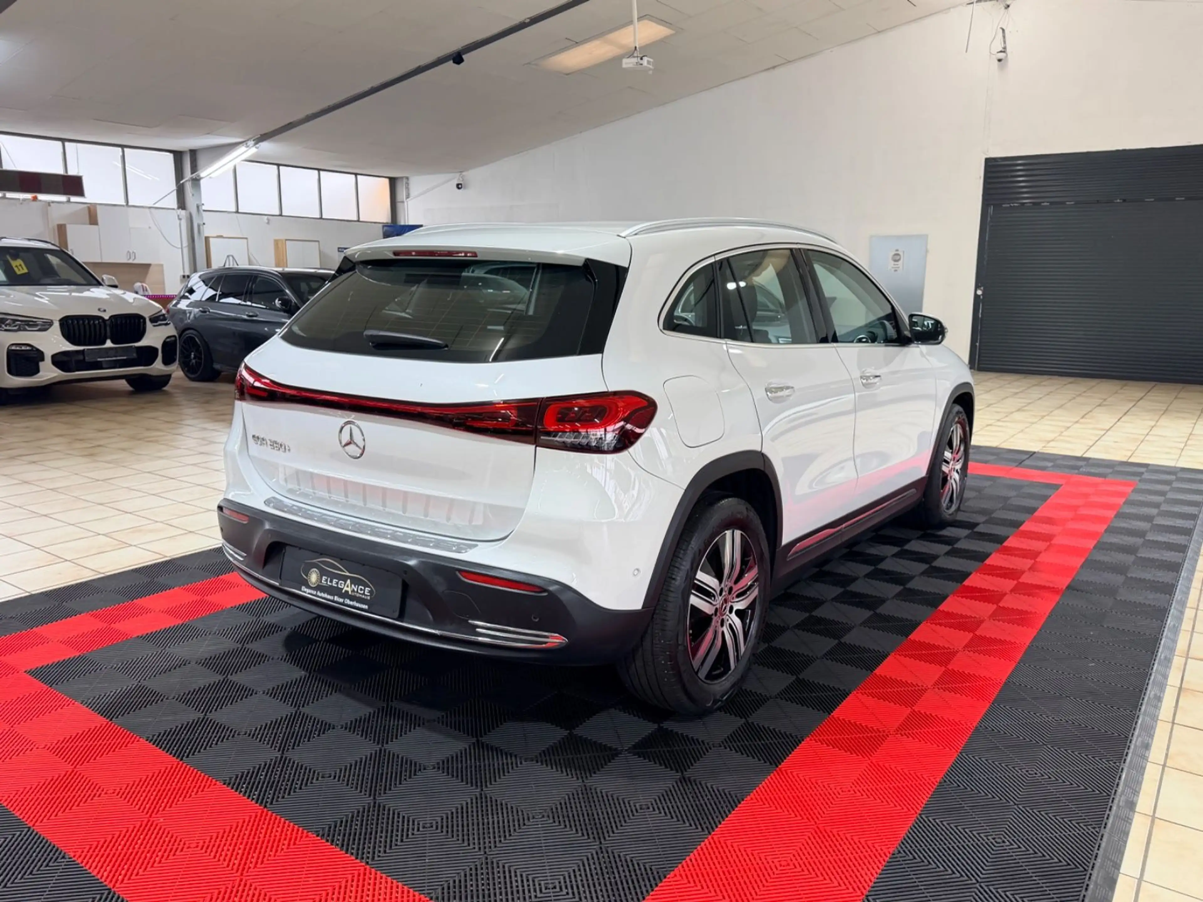 Mercedes-Benz EQA 250+ — photo 4