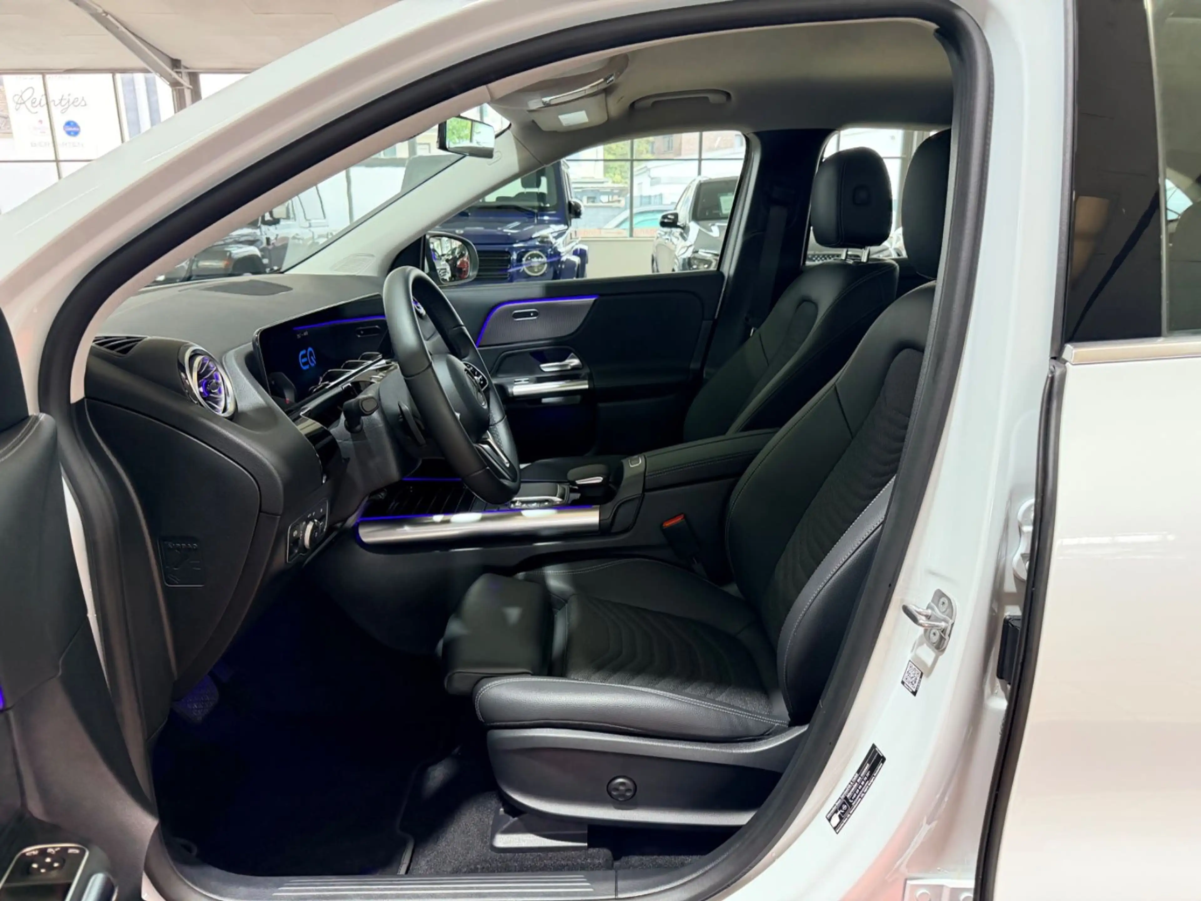 Mercedes-Benz EQA 250+ — photo 9