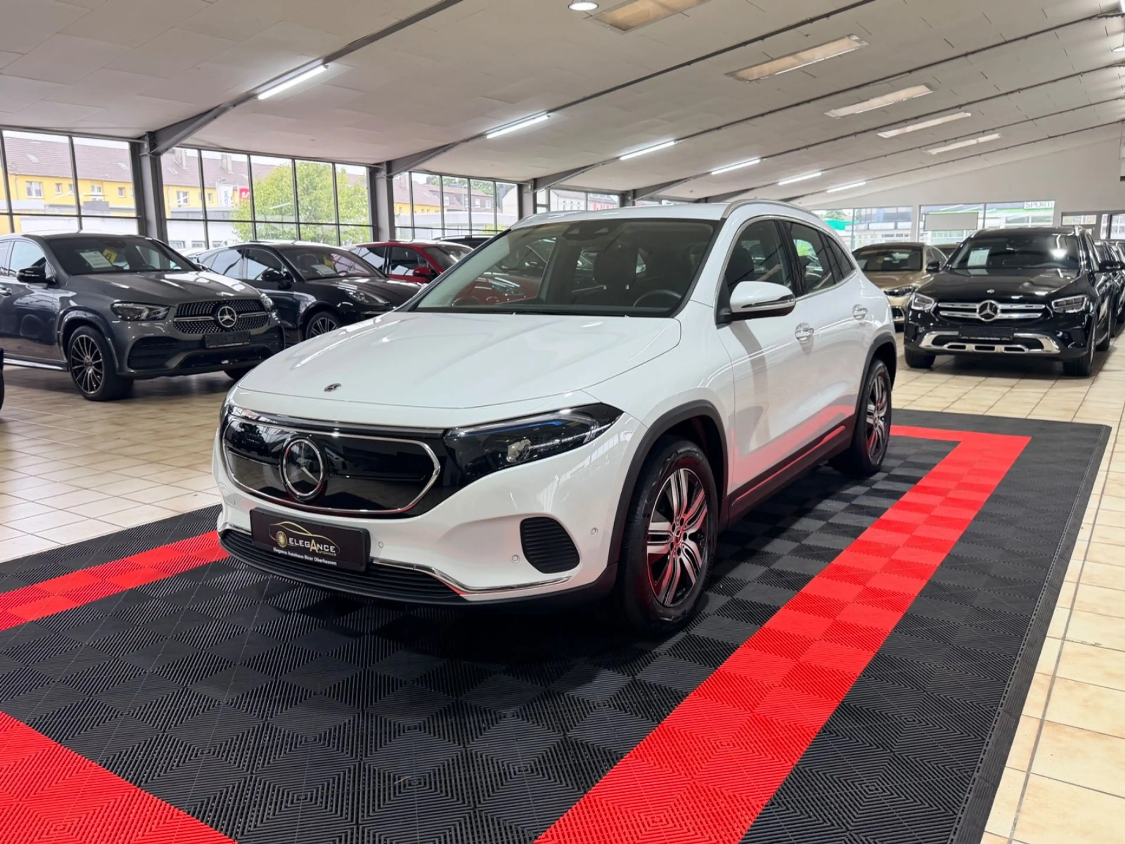 Mercedes-Benz EQA 250+ — photo 2