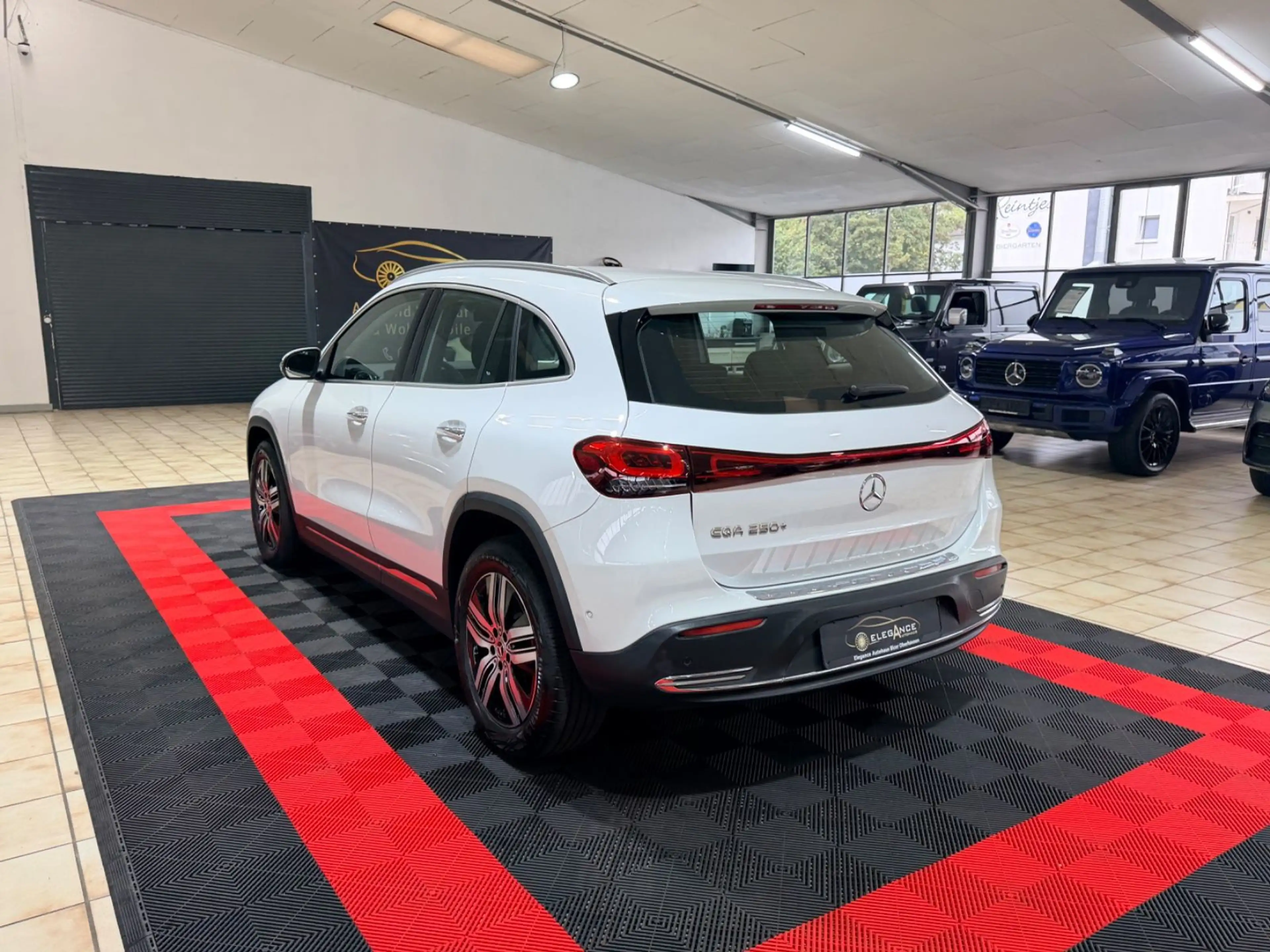 Mercedes-Benz EQA 250+ — photo 6