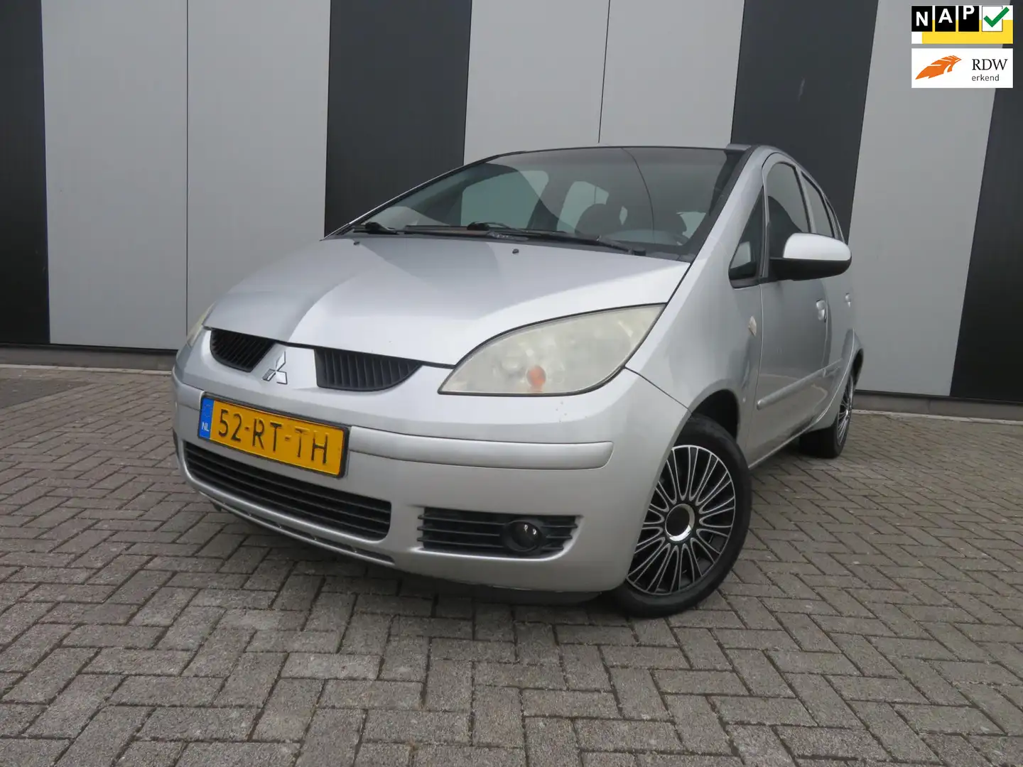 Mitsubishi Colt 1.3 Invite Gris - 1