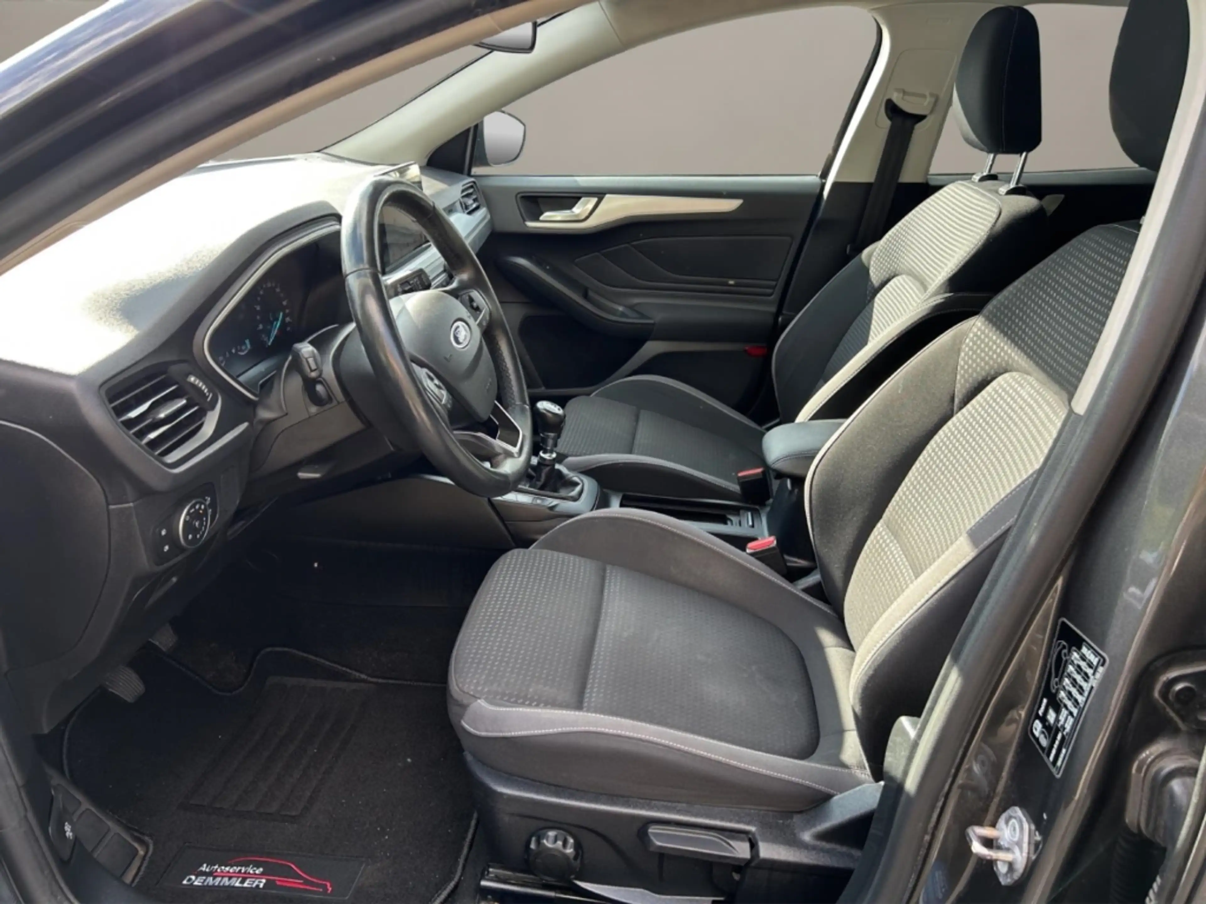 Ford Focus Klima ,AHK ,Winterpaket ,Navi, R.-Kamera — photo 9