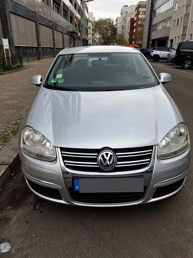 Volkswagen Jetta Jetta 1.6 Trendline Silber - 1