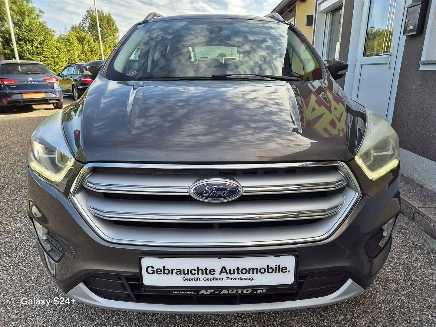Ford Kuga 2,0 TDCi Trend Start/Stop Grau - 2