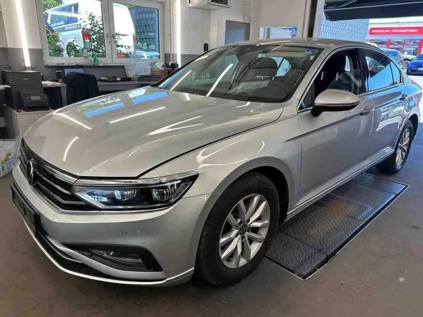 Volkswagen Passat 2.0 TDI Limo *DSG*MATRIX*ViCo*AHK*STDHZG* Silber - 2
