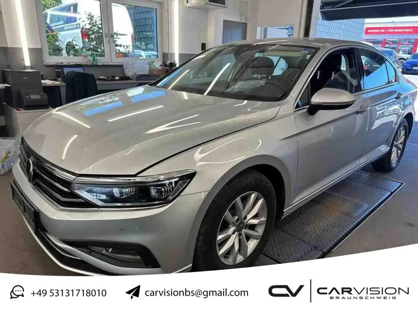 Volkswagen Passat 2.0 TDI Limo *DSG*MATRIX*ViCo*AHK*STDHZG* Silber - 1