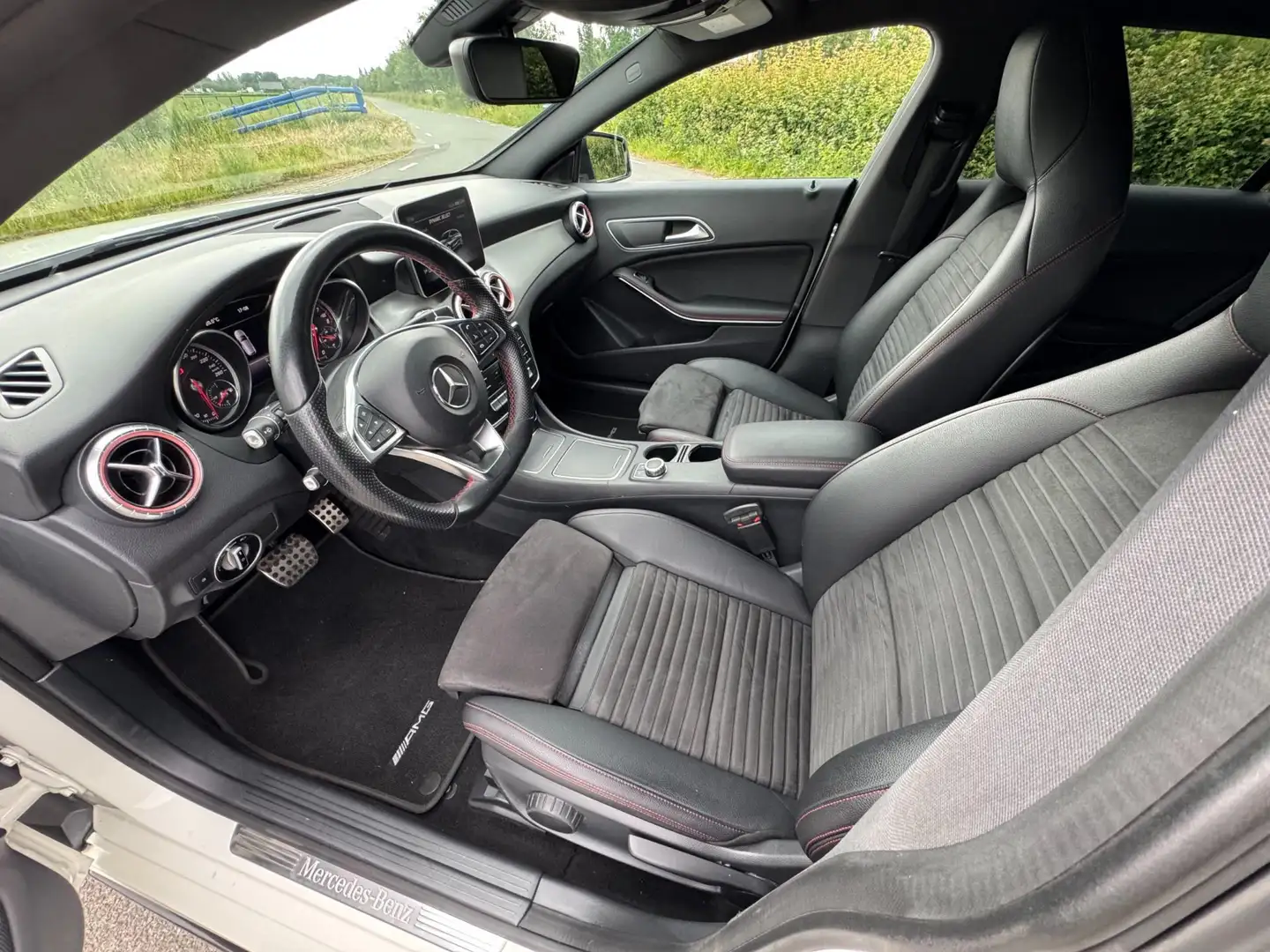 Mercedes-Benz CLA 180 Shooting Brake AMG|NAP| Wit - 2
