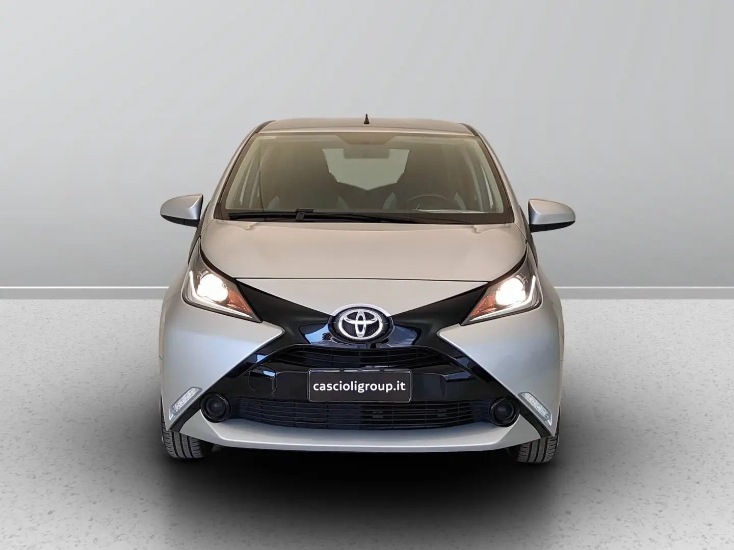 Toyota Aygo 5 Porte 1.0 VVT-i x-play Argent - 2