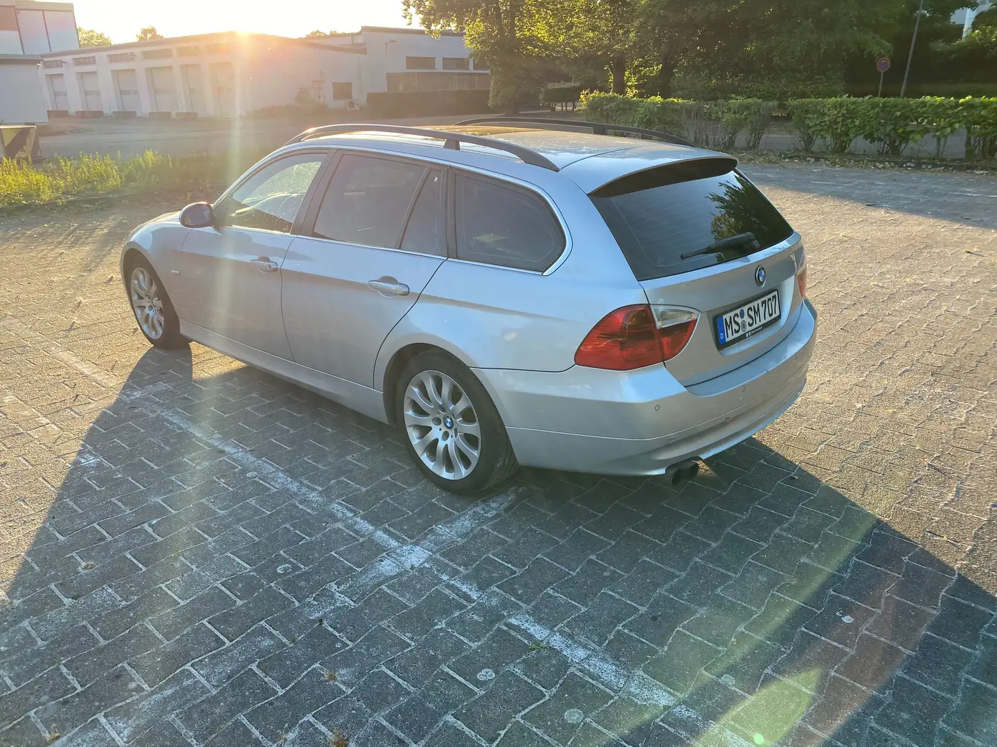 BMW 330 330xd DPF Touring Aut. Silber - 1
