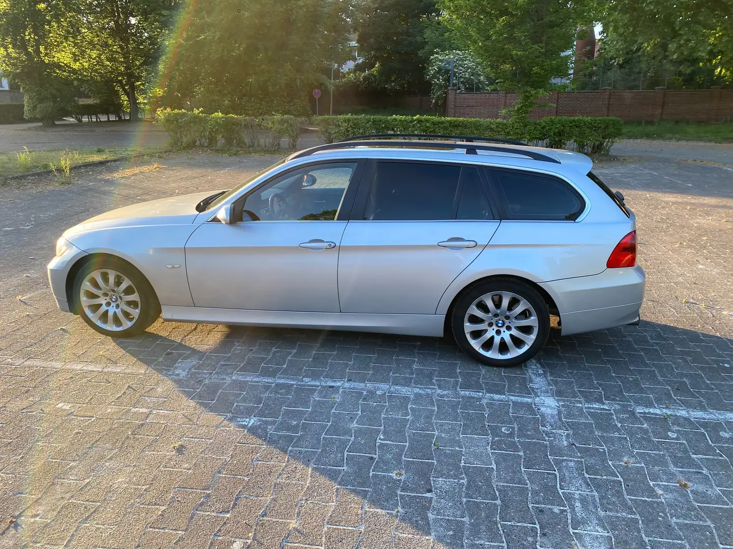 BMW 330 330xd DPF Touring Aut. Silber - 2