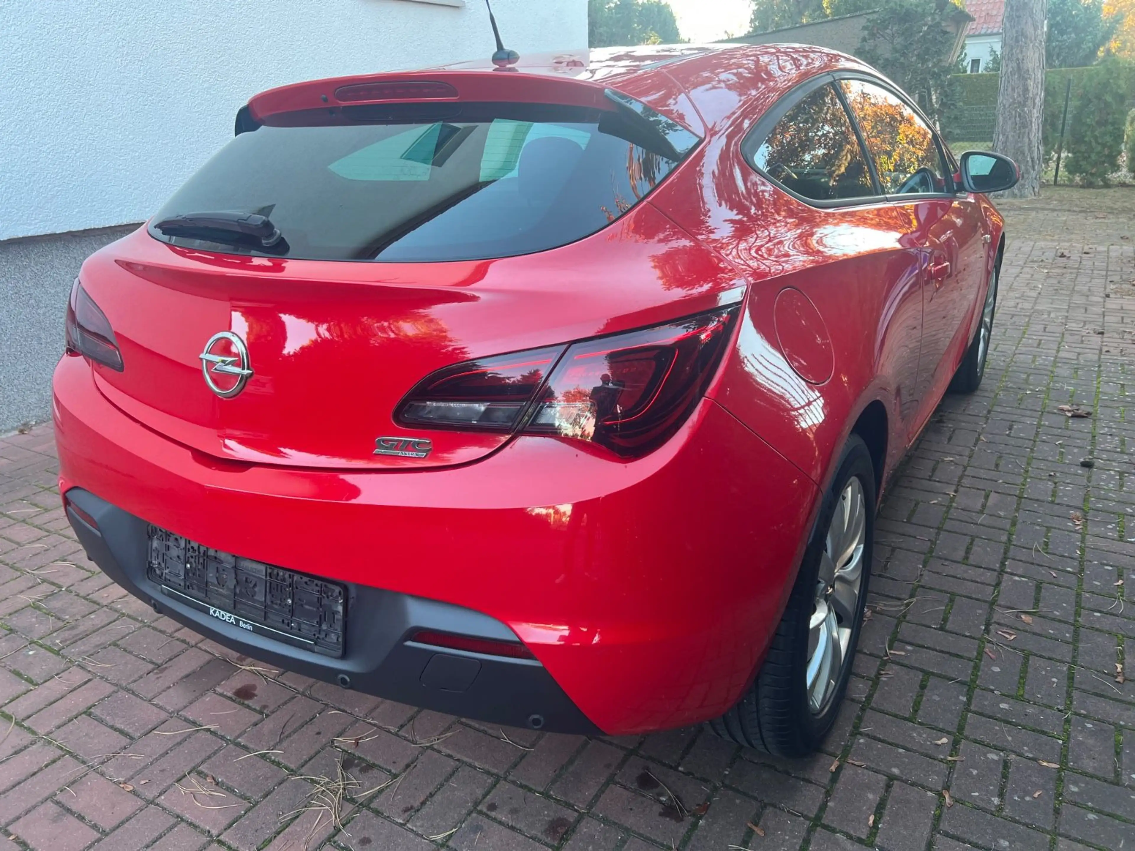 Opel Astra J GTC Edition — photo 8