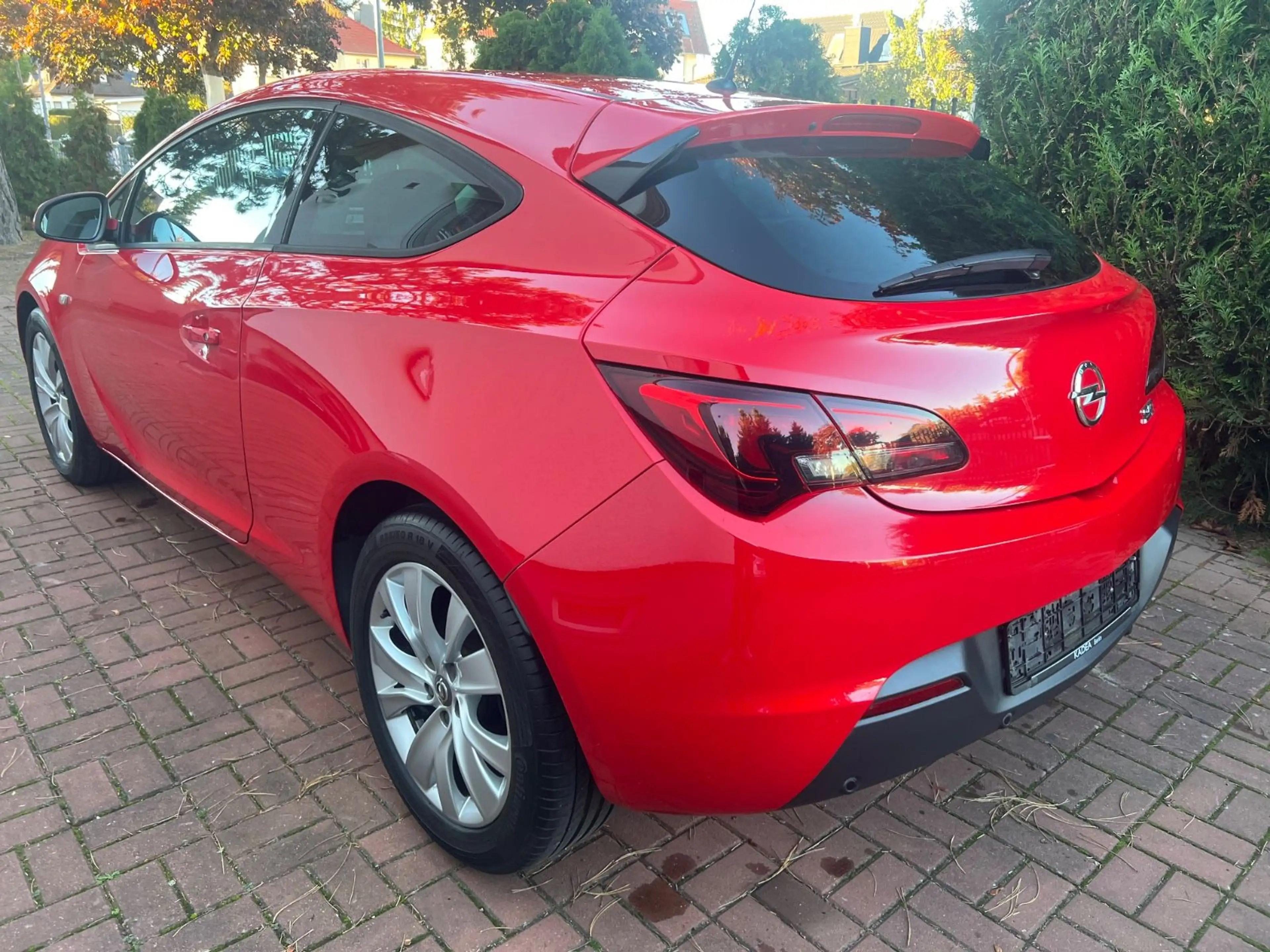 Opel Astra J GTC Edition — photo 7