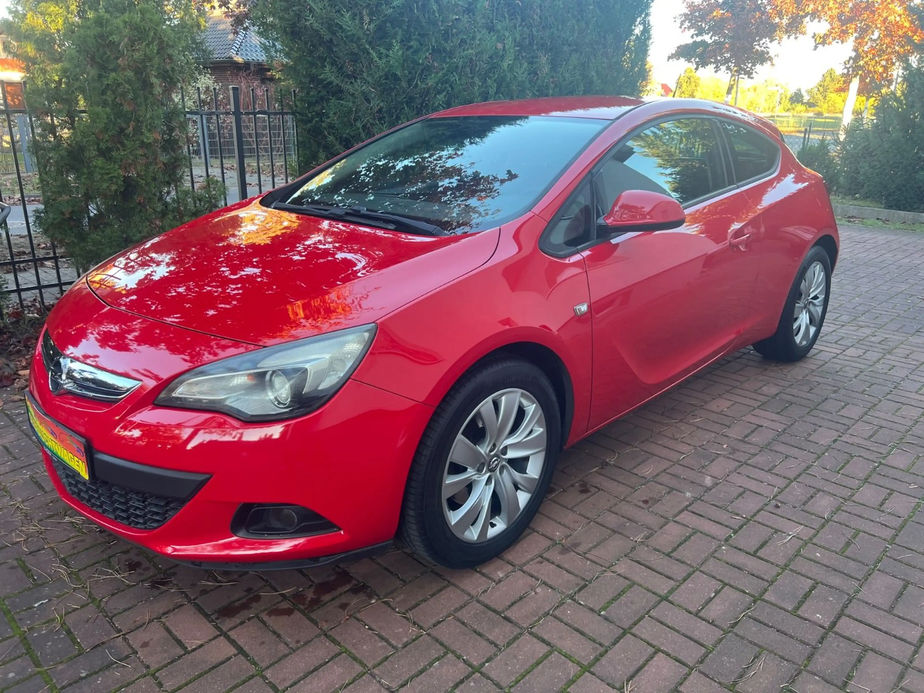Opel Astra J GTC Edition