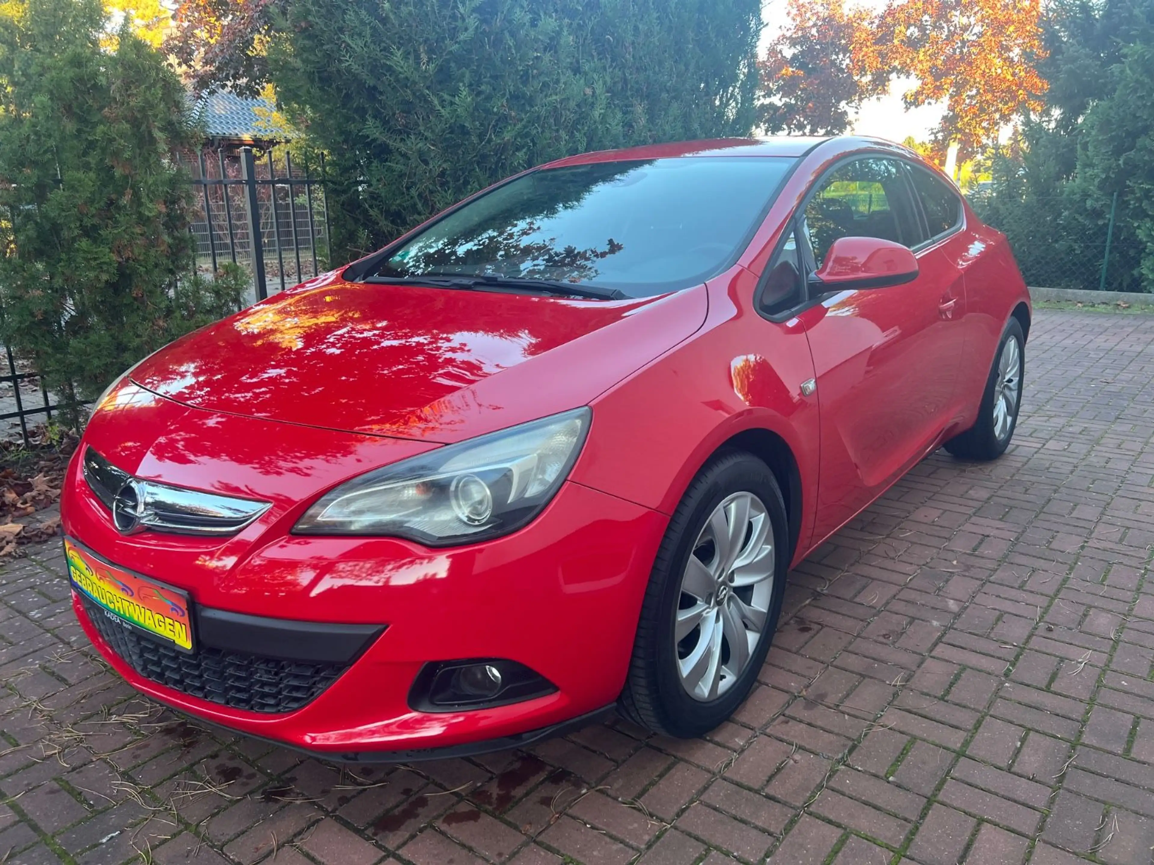 Opel Astra J GTC Edition — photo 2