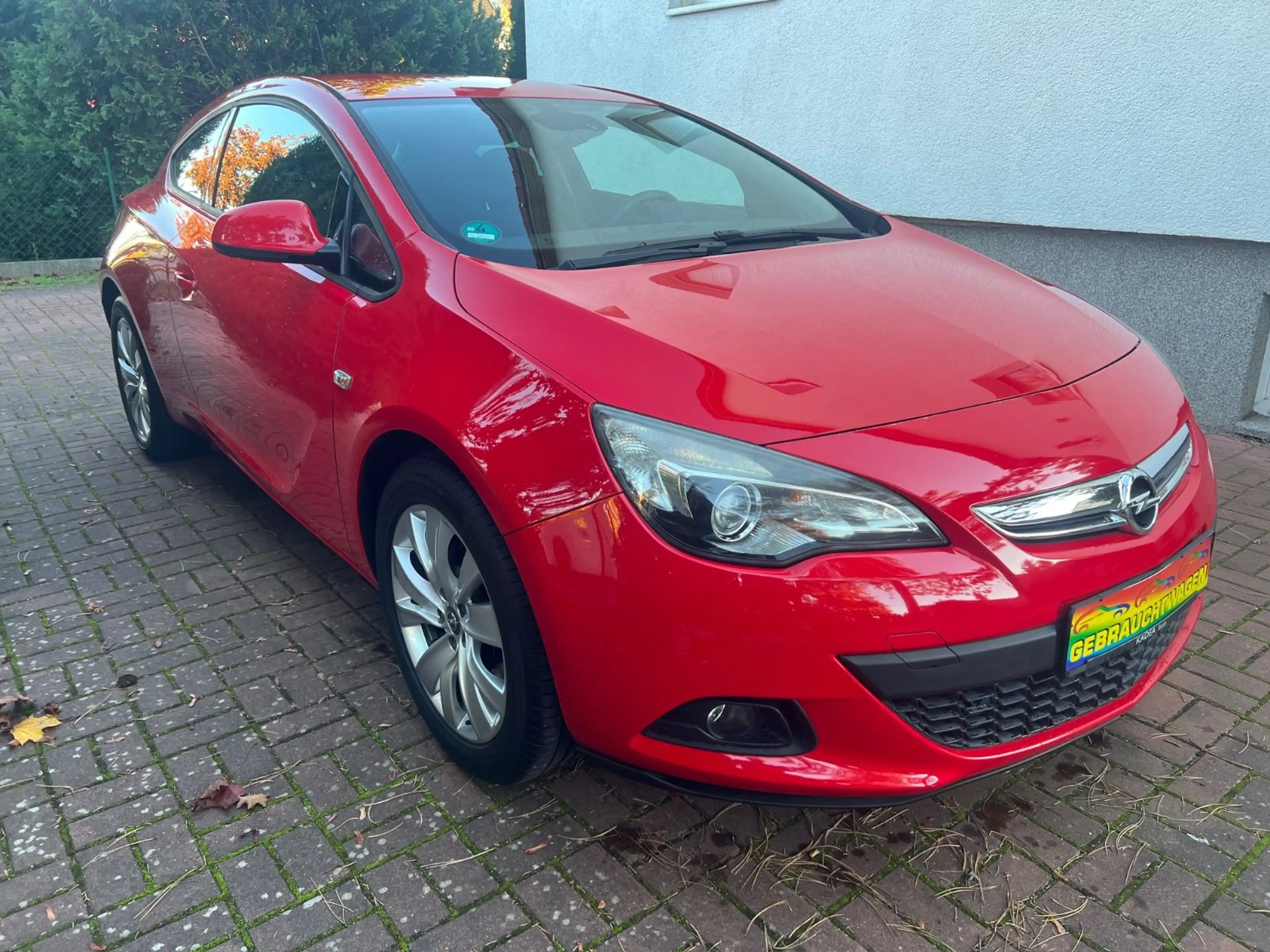 Opel Astra J GTC Edition — photo 4
