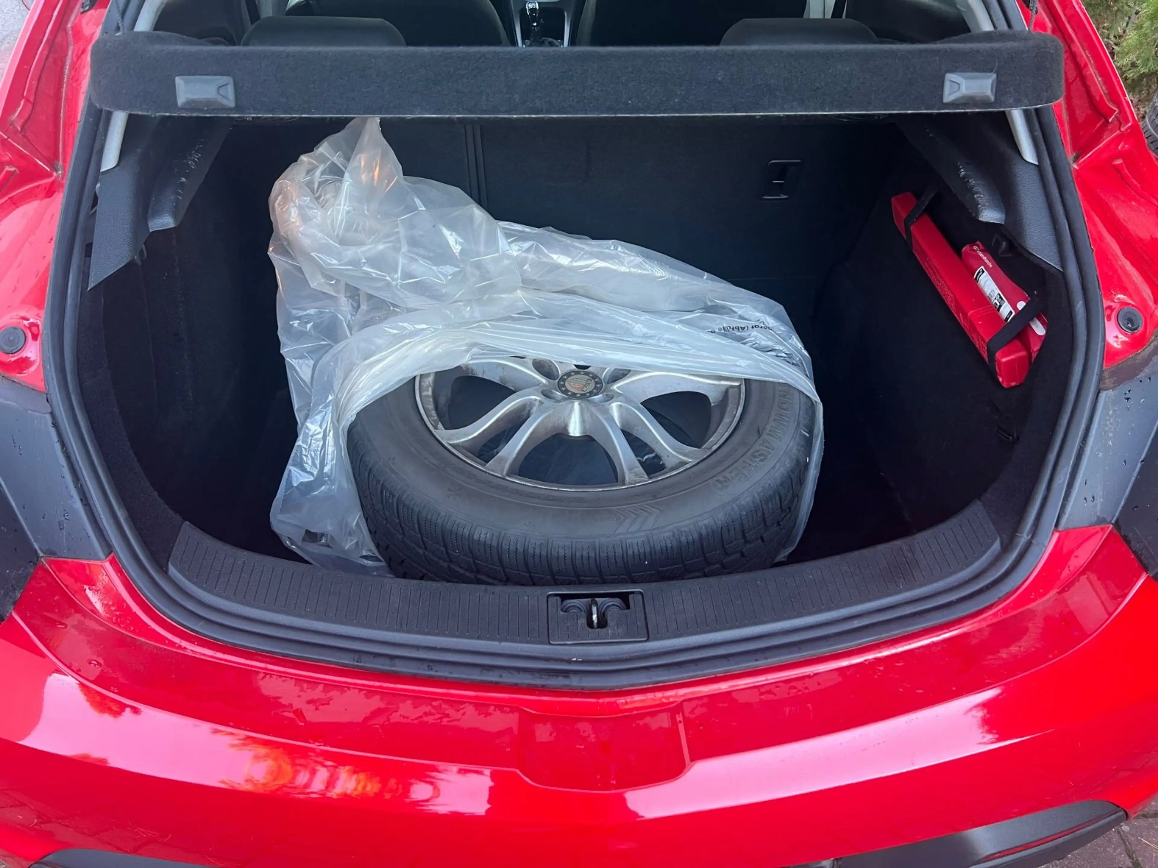 Opel Astra J GTC Edition — photo 14