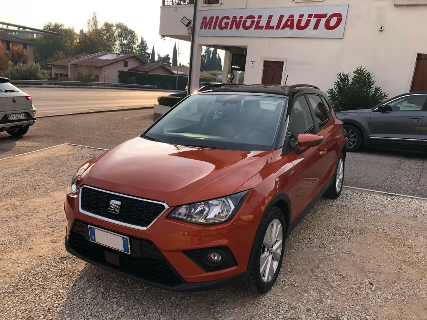 SEAT Arona 1.0 TGI Style OK NEOPATENTATI Arancione - 1