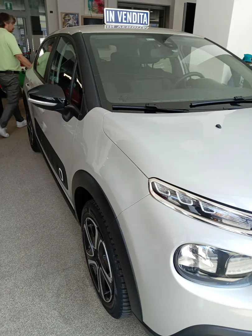 Citroen C3 PureTech 82 Feel Beige - 2