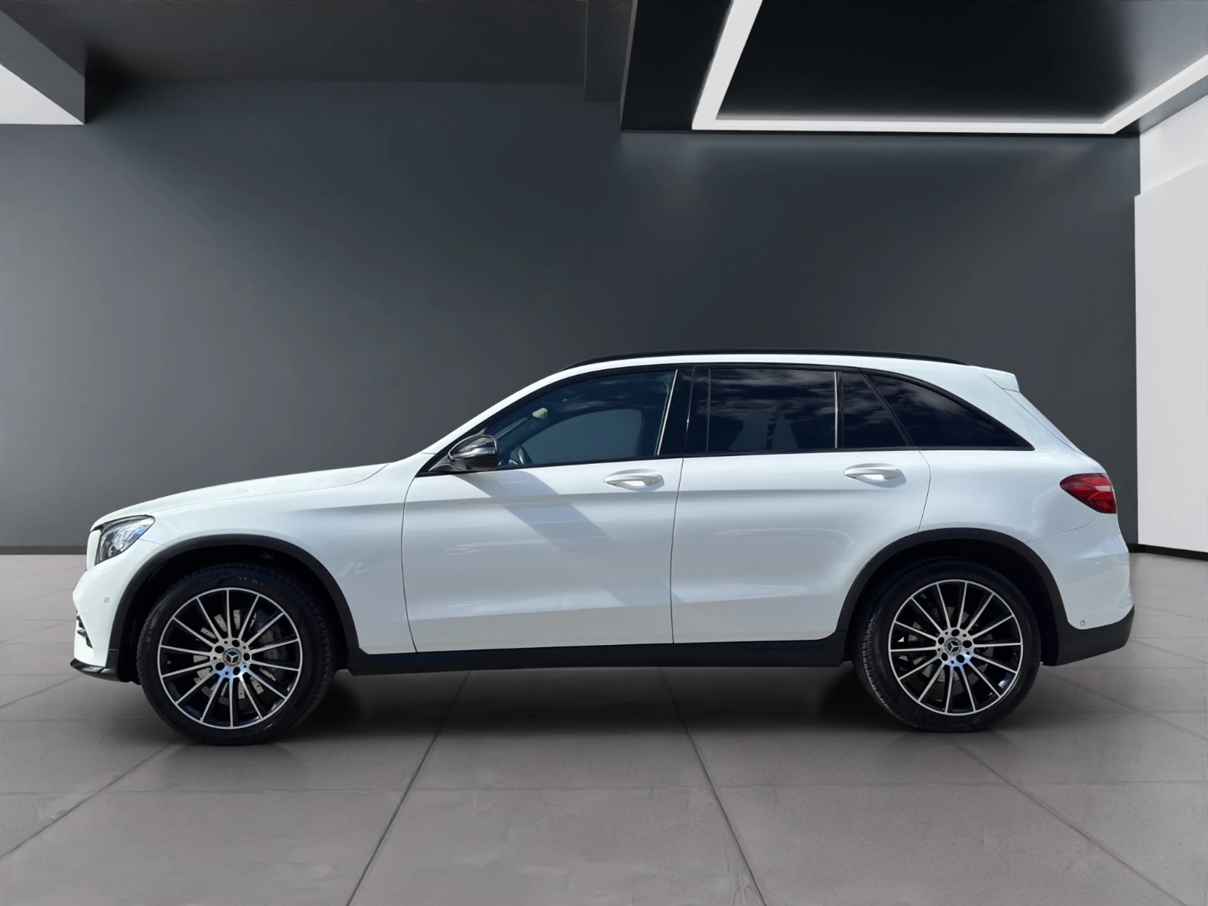 Mercedes-Benz GLC 250 d 4MATIC Klima Shz Ambi eHeck AMG Xenon — photo 4