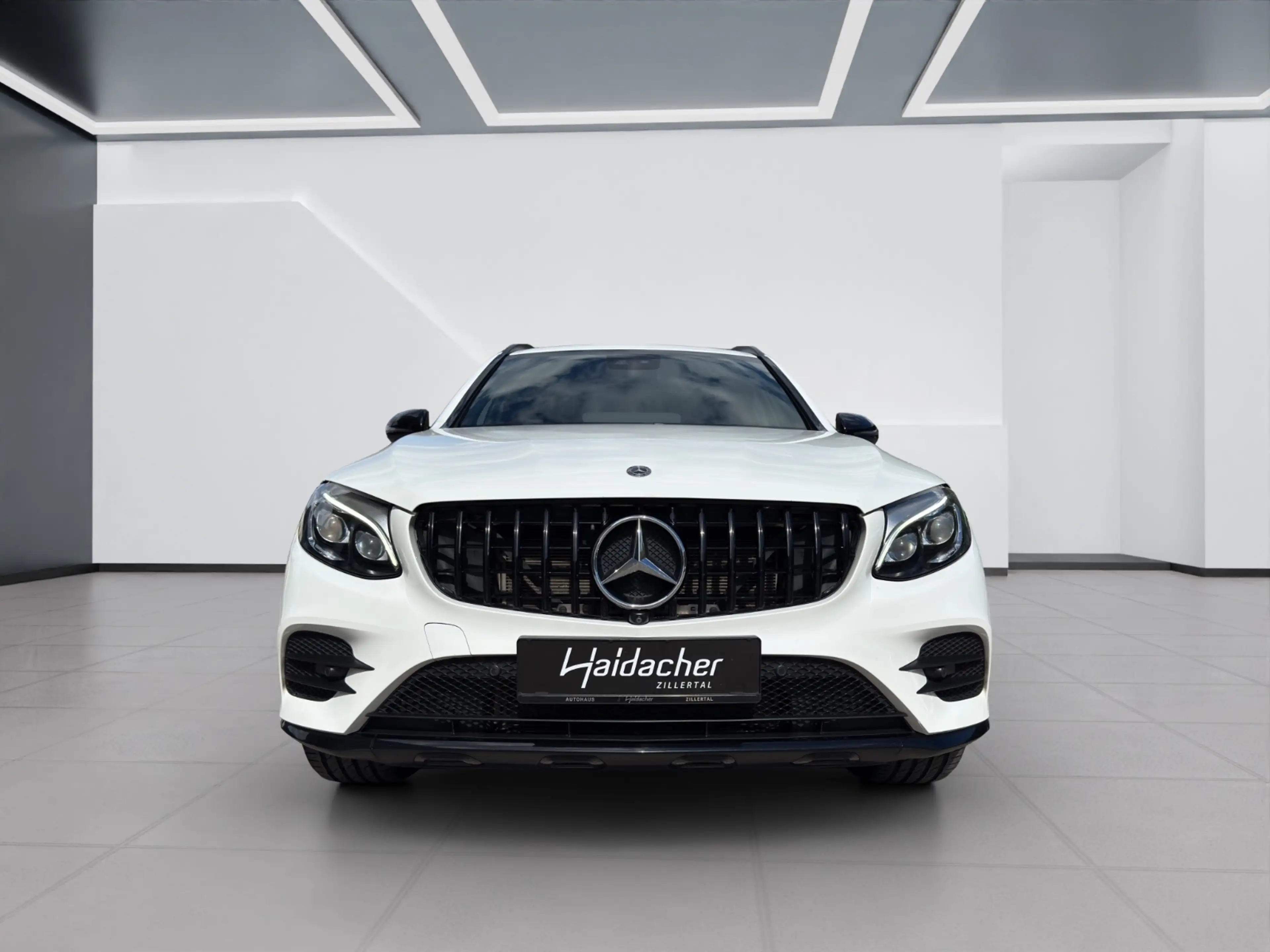 Mercedes-Benz GLC 250 d 4MATIC Klima Shz Ambi eHeck AMG Xenon — photo 3