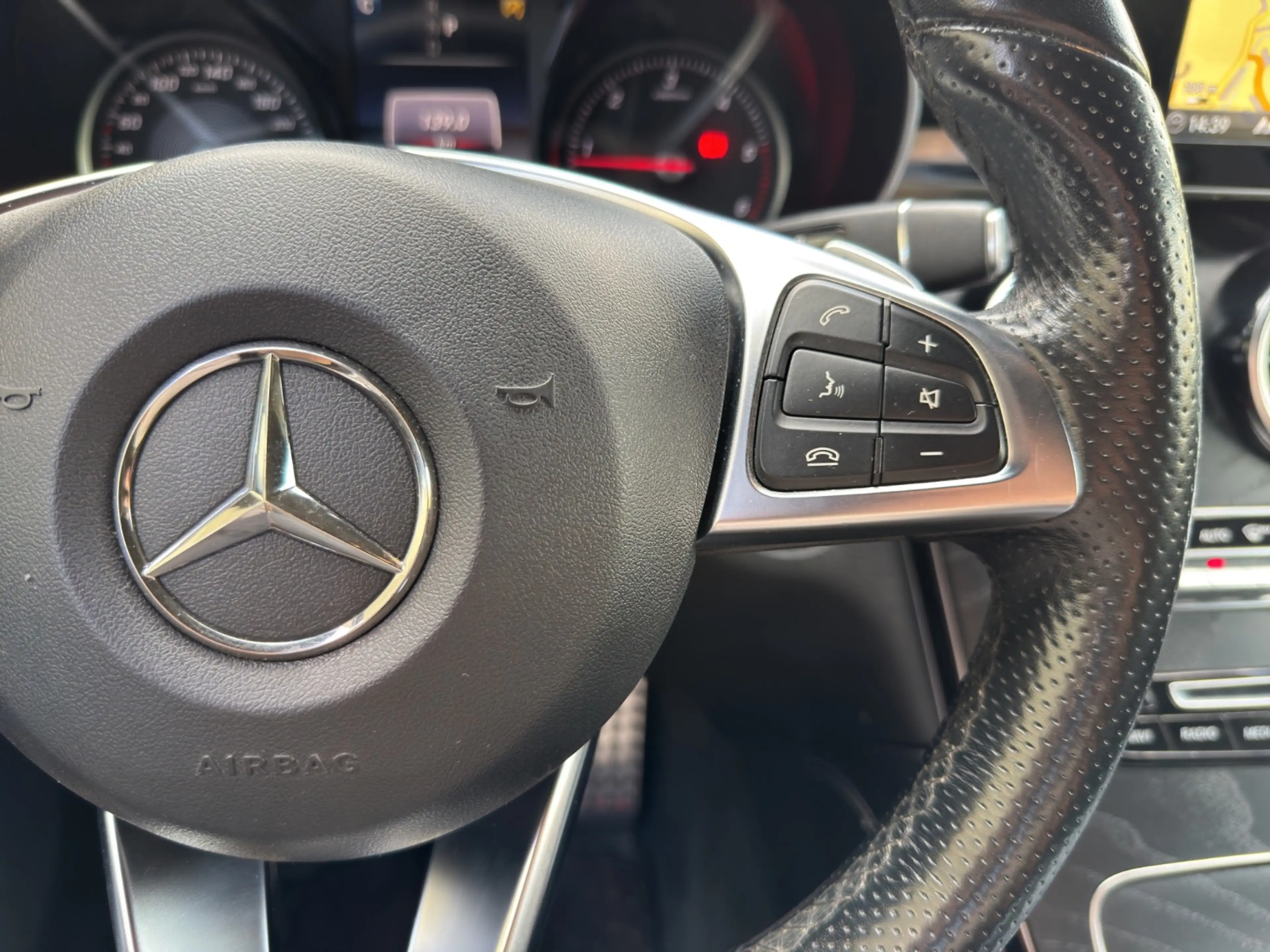 Mercedes-Benz GLC 250 d 4MATIC Klima Shz Ambi eHeck AMG Xenon — photo 14