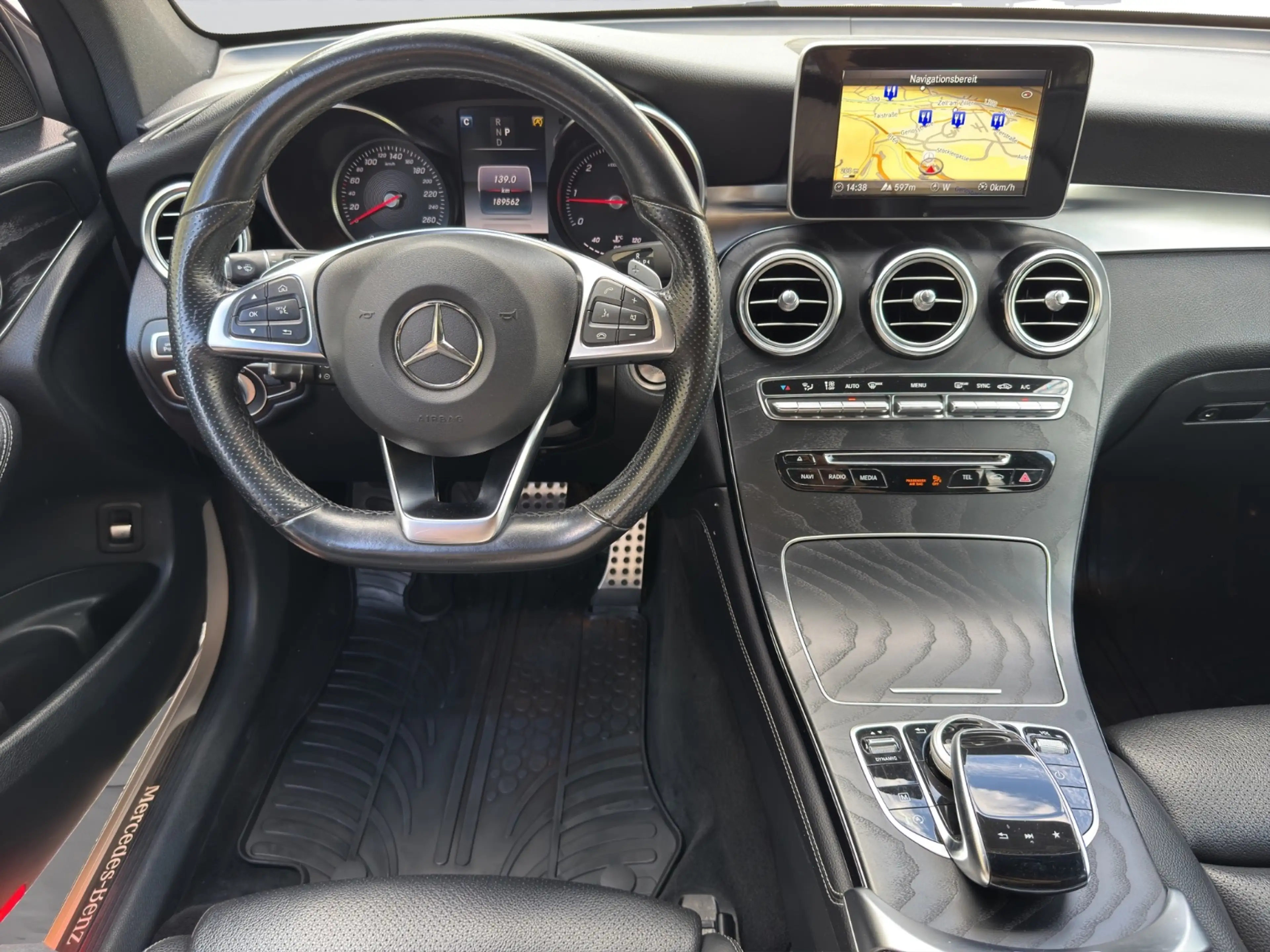 Mercedes-Benz GLC 250 d 4MATIC Klima Shz Ambi eHeck AMG Xenon — photo 11