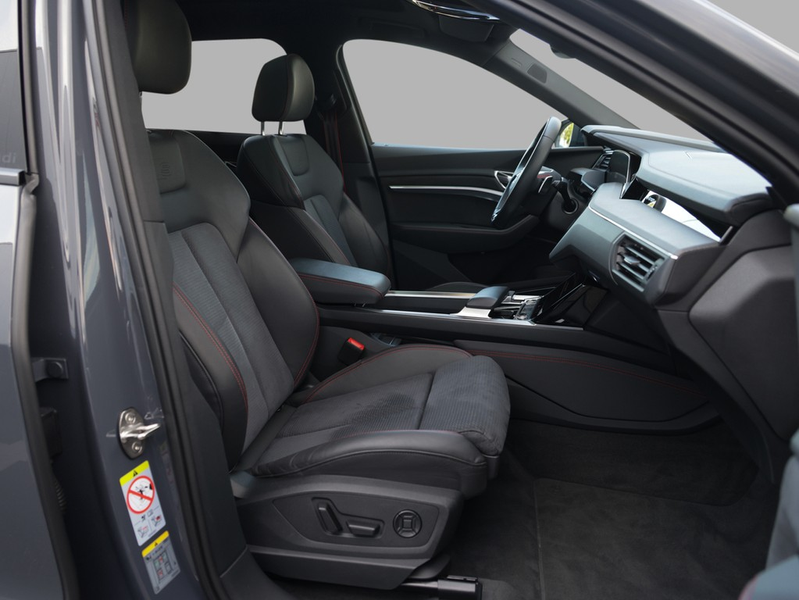 Audi Q8 S line 50 e-tron quattro 250 kW — photo 12