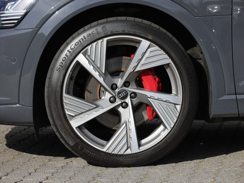 Audi Q8 S line 50 e-tron quattro 250 kW — photo 5