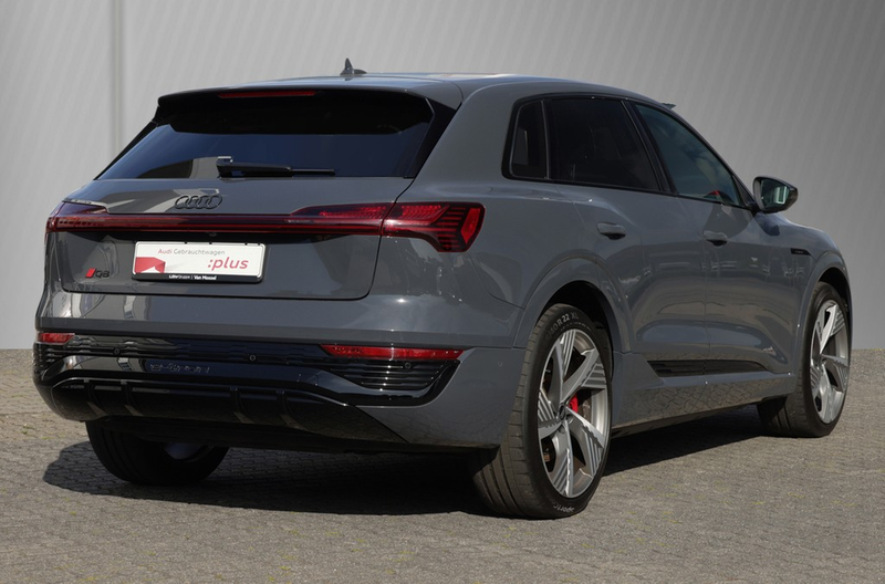 Audi Q8 S line 50 e-tron quattro 250 kW — photo 4