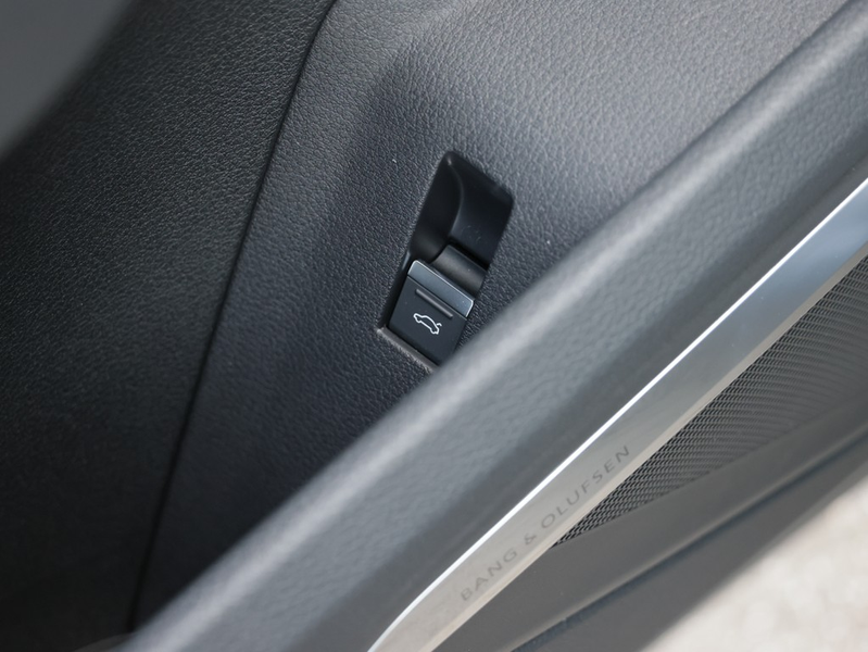 Audi Q8 S line 50 e-tron quattro 250 kW — photo 8