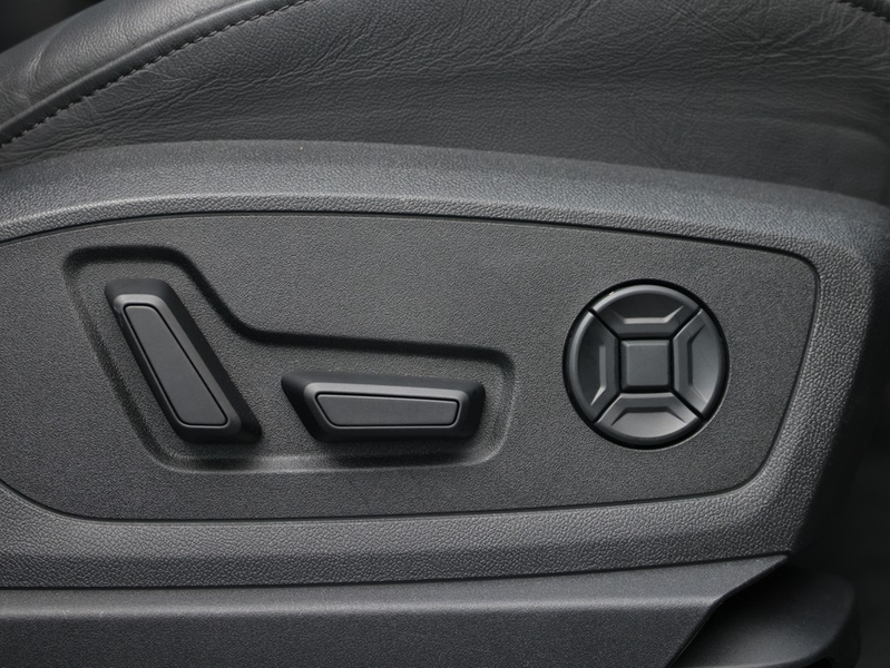 Audi Q8 S line 50 e-tron quattro 250 kW — photo 11