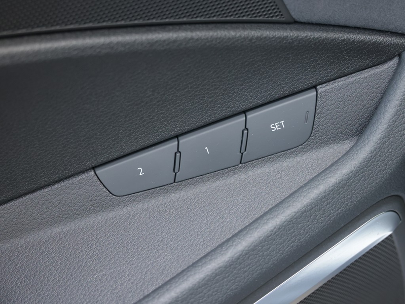 Audi Q8 S line 50 e-tron quattro 250 kW — photo 9