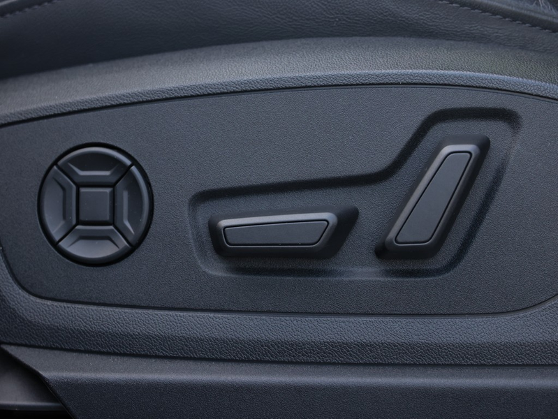 Audi Q8 S line 50 e-tron quattro 250 kW — photo 10