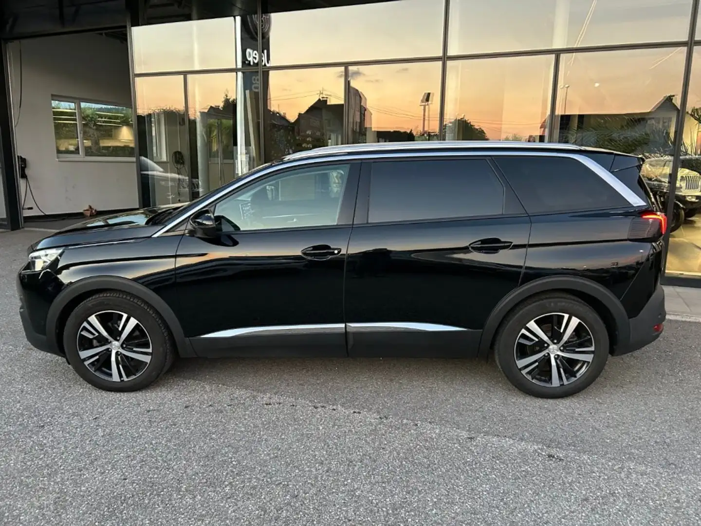 Peugeot 5008 1,5 BlueHDI 130 S&S 6-Gang Allure Nero - 2