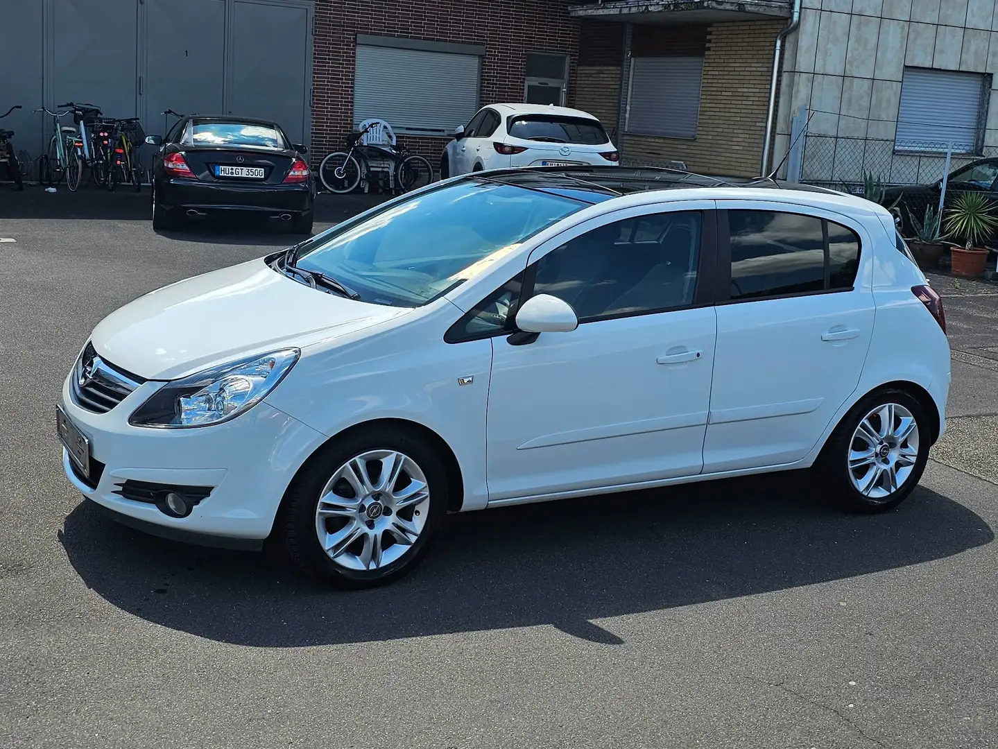 Opel Corsa D / AUTOMATIK  / 1.Hand / TÜV NEU  / Parksensor Blanc - 1