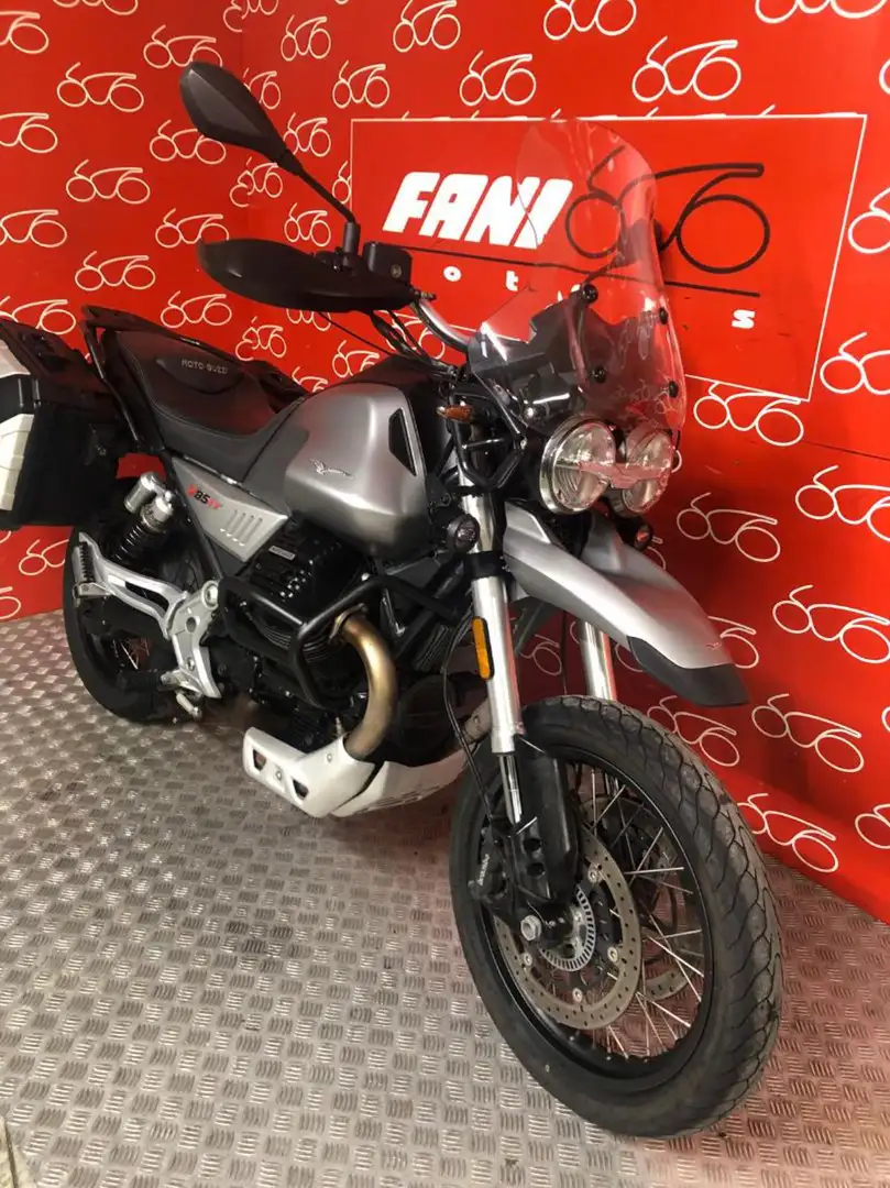 Moto Guzzi V 85 TT . Grey - 2