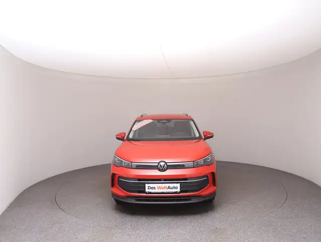 Volkswagen Tiguan view 3