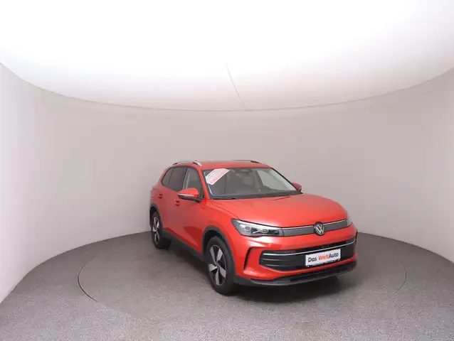 Volkswagen Tiguan view 2