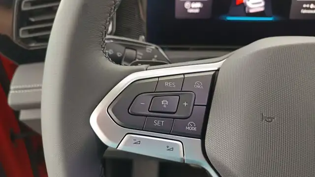 Volkswagen Tiguan view 14