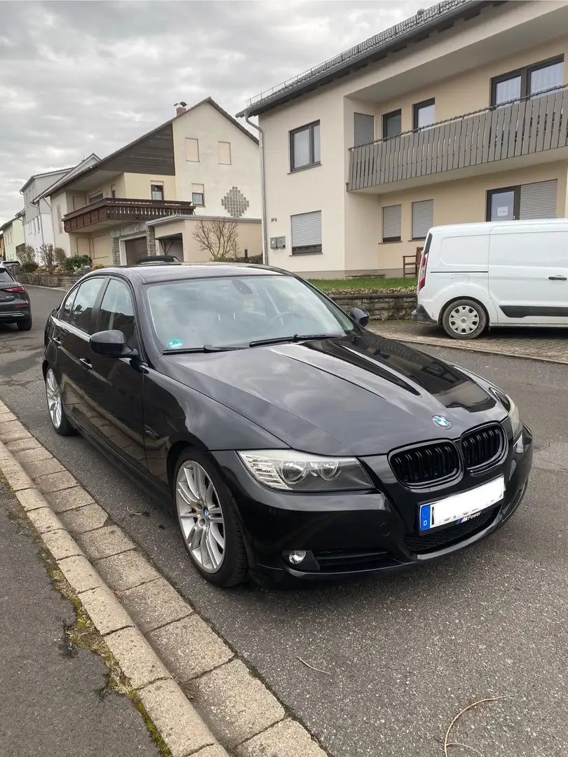 BMW 318 318i E90 LCI - 1