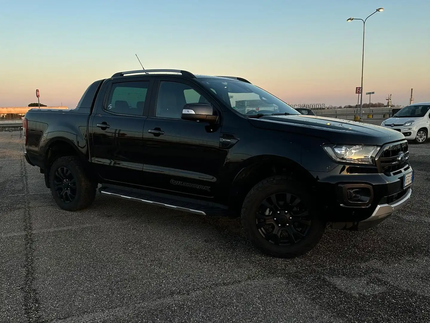 Ford Ranger 2.0 tdci double cab Wildtrak 213cv auto Nero - 2