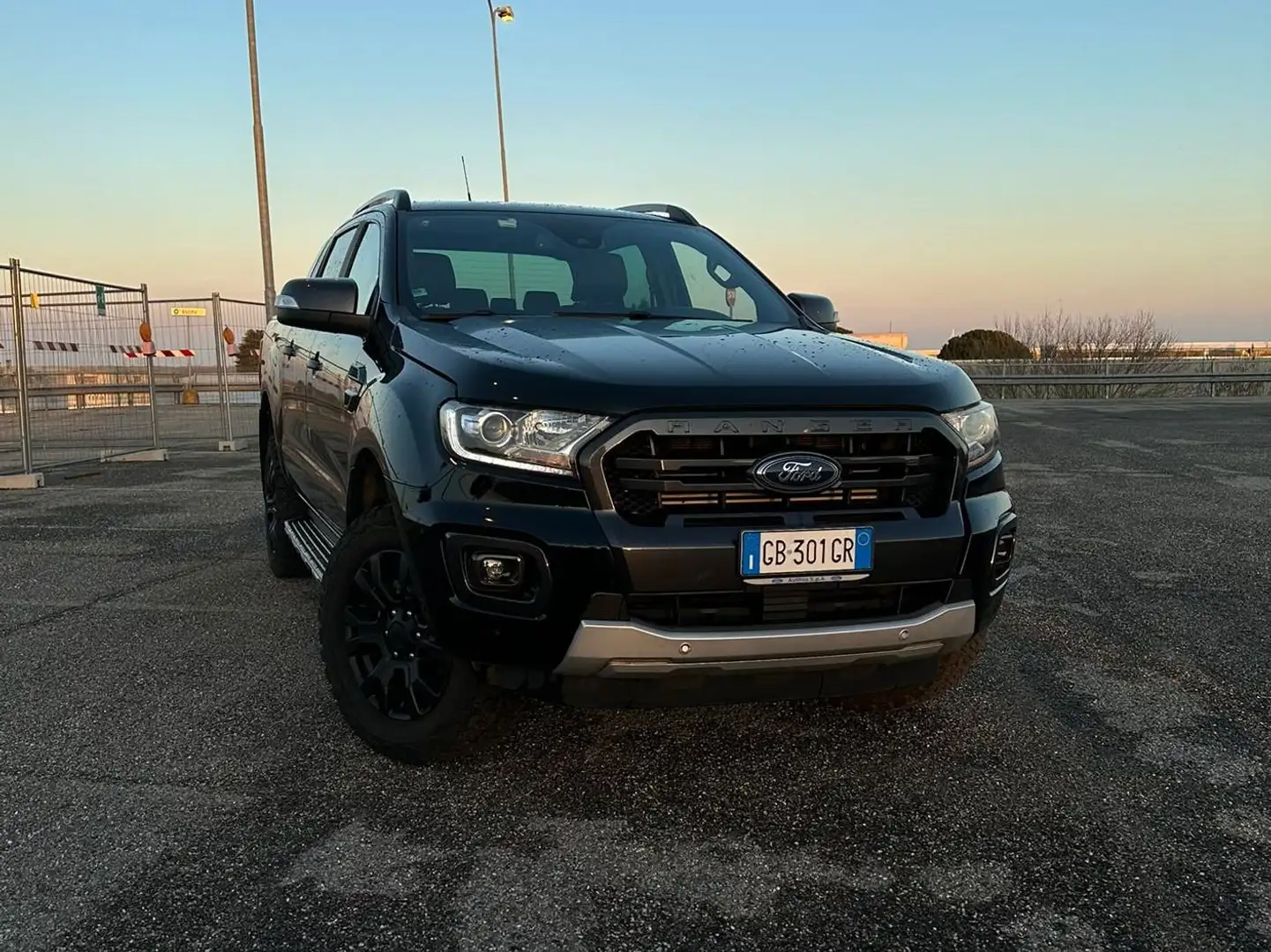 Ford Ranger 2.0 tdci double cab Wildtrak 213cv auto Nero - 1