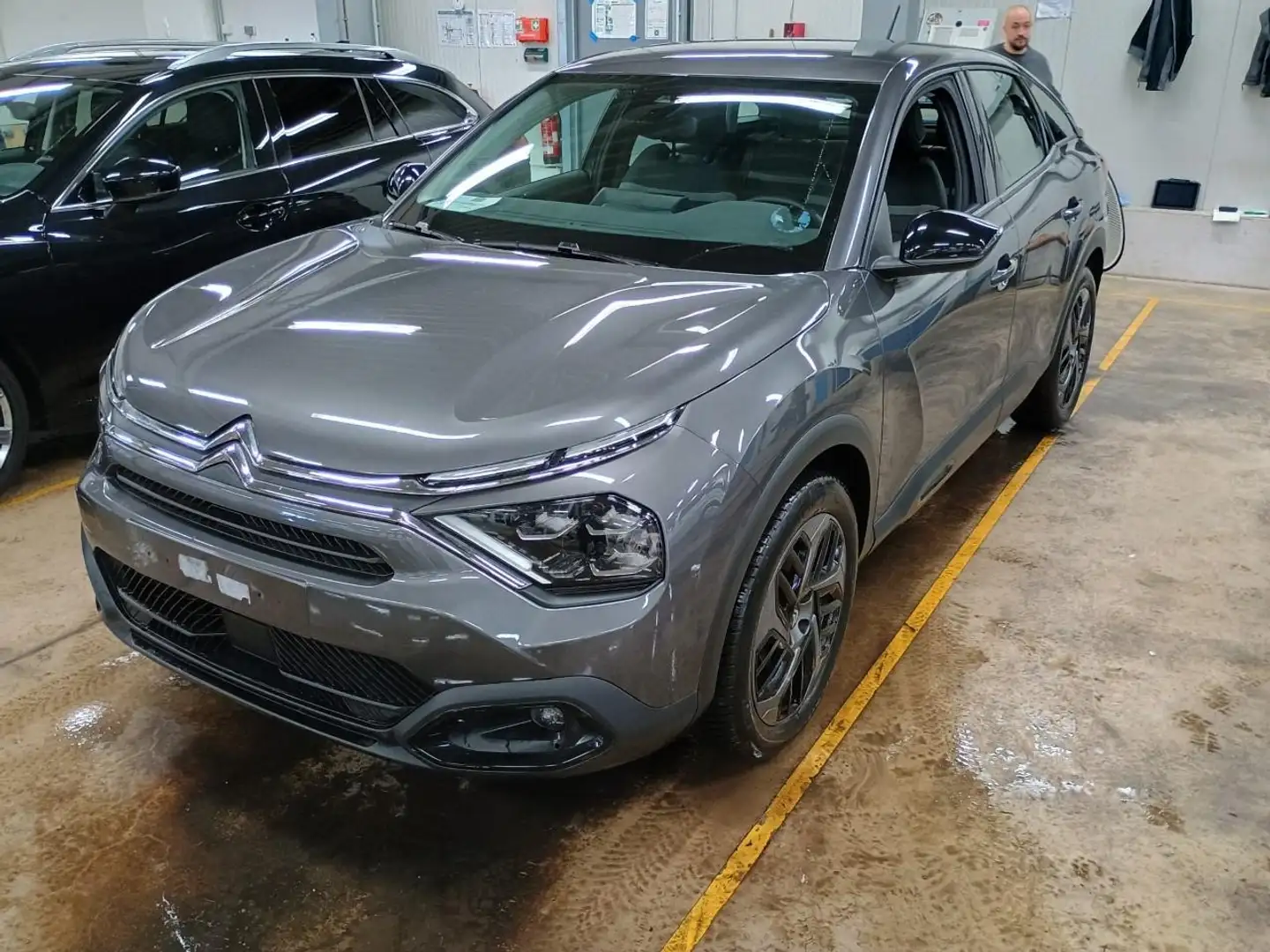 Citroen C4 1.2 PureTech 130 Plus KlimaA SpurH PDC KAM Grau - 2