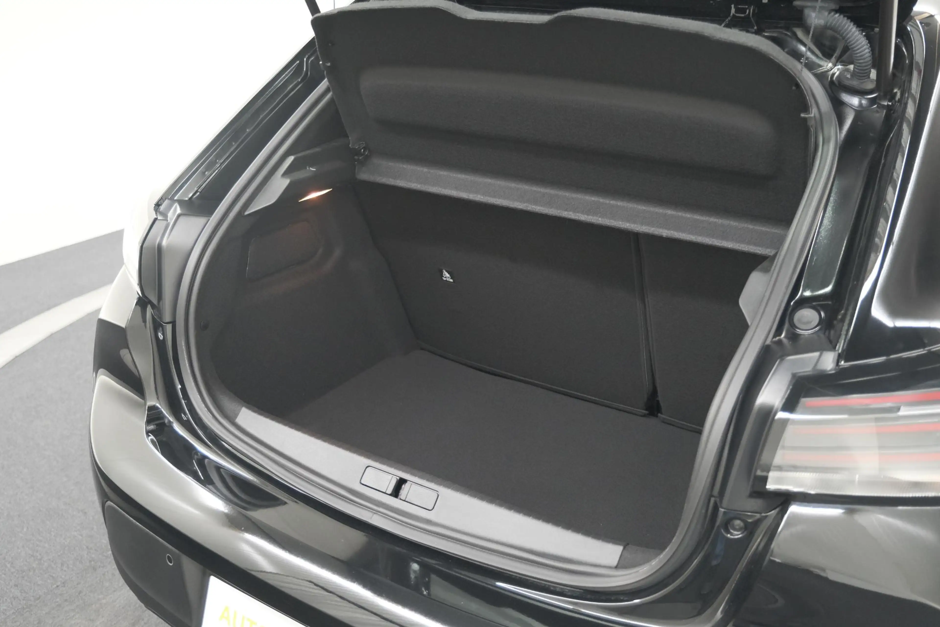 Peugeot 208 1.2 Hybrid 110 e-DCS6 Business | Direct Leverbaar — photo 12