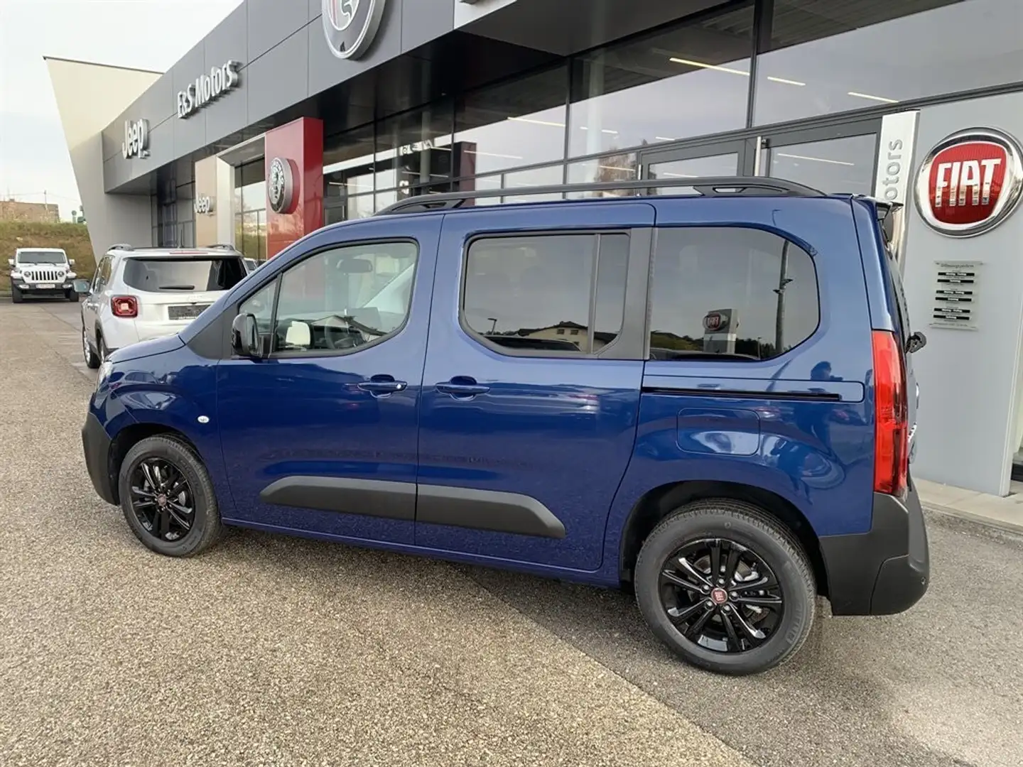 Fiat E-Doblo E-DOBLO 50KWH 100KW Blau - 2