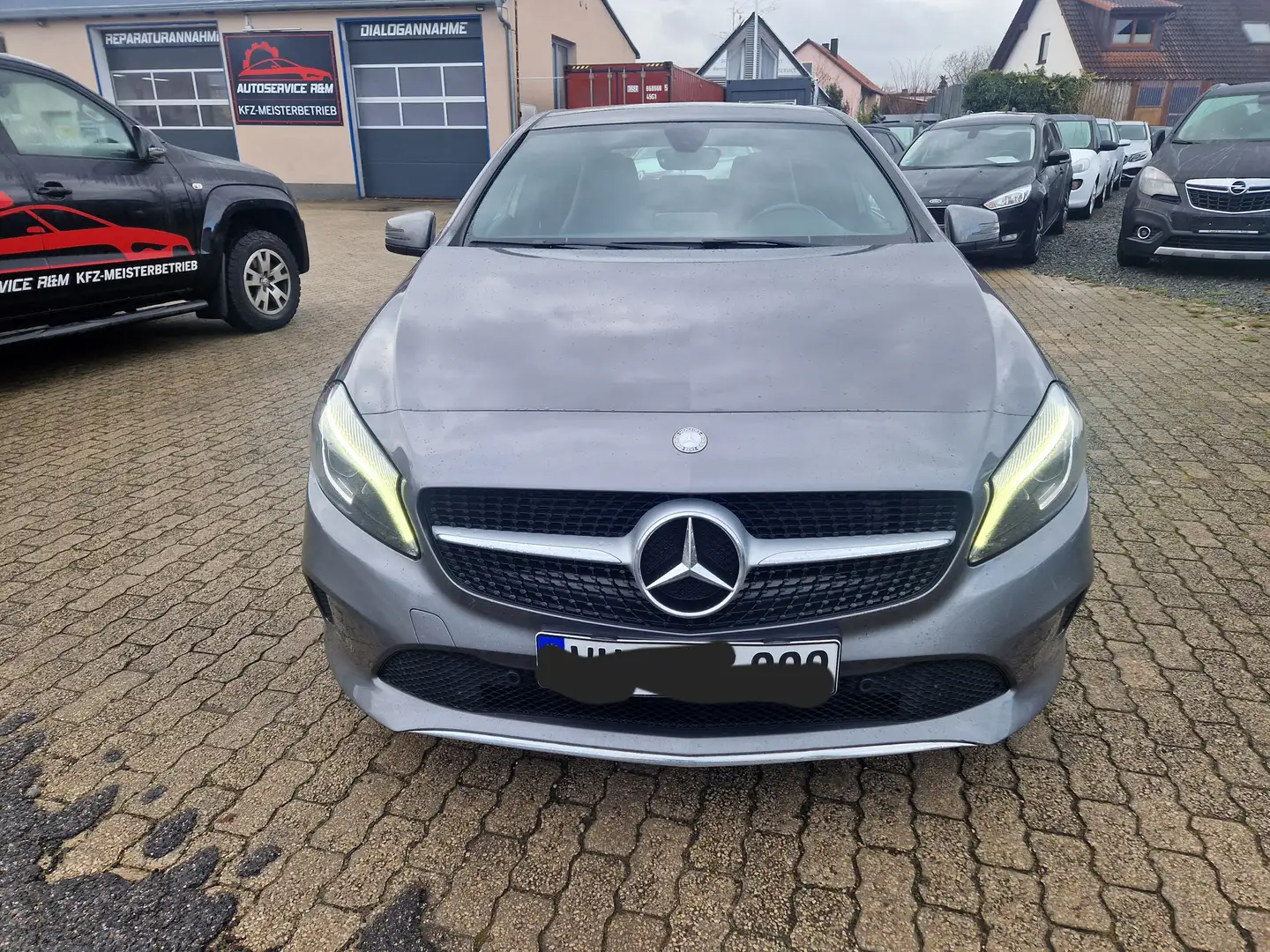 Mercedes-Benz A 180 A 180 CDI Urban Panorama LED Anhänger Grau - 1