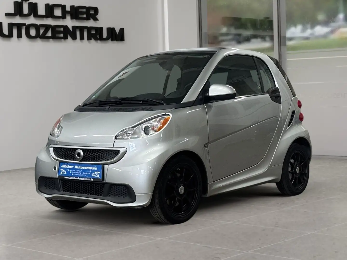 smart forTwo -Coupé Automatik, Kein Wartungsstau Grigio - 1