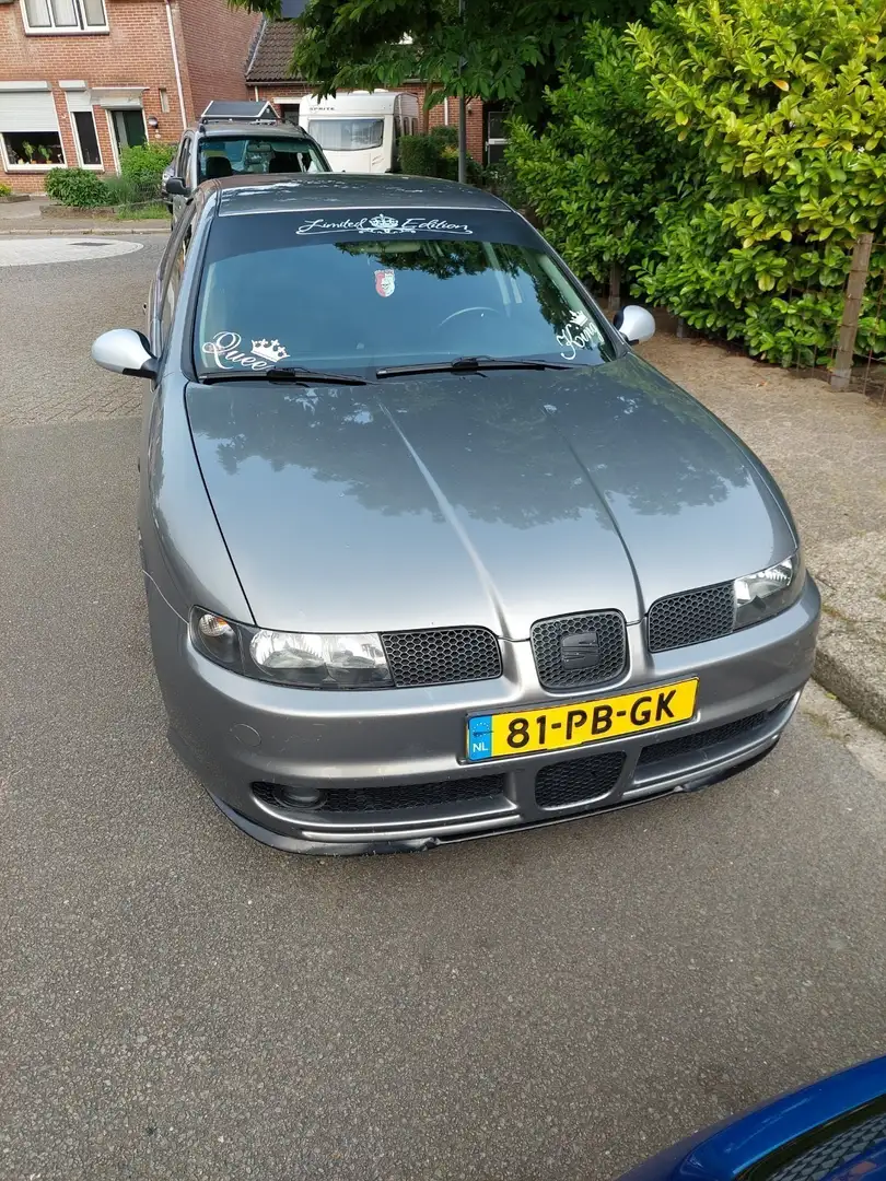 SEAT Leon 1.8-20VT Topsport Gris - 1